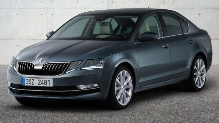 Ήρθε η ώρα της ανανέωσης για τη Skoda Octavia, η οποία προκειμένου να παραμείνει ανταγωνιστική, απέκτησε ανασχεδιασμένο αμάξωμα και πλουσιότερο εξοπλισμό.