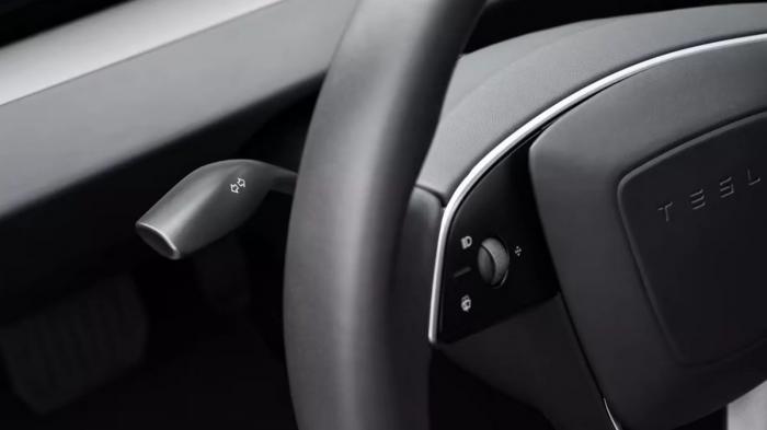 Tesla Model 3: Ο μοχλός φλας επιστρέφει μετά τις αντιδράσεις των οδηγών