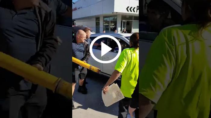 Το κλεφτρόνι που παρακαλούσε γονατιστός [video]