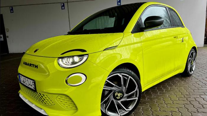 Το νέο ηλεκτρικό Abarth 500e ακούγεται (από έξω) σαν να έχει μοτέρ V8