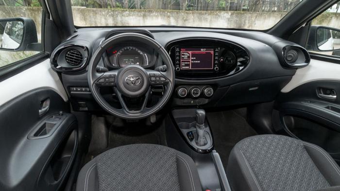 Toyota Aygo X. Πόσο καλό είναι σε εξοπλισμό άνεσης και ασφάλειας. Toyota Aygo X. Πόσο καλό είναι σε εξοπλισμό άνεσης και ασφάλειας.