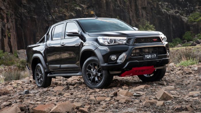 Κατά τα φαινόμενα, το Toyota Hilux θα αποκτήσει μια σκληροτράχηλη έκδοση που θα ανταγωνιστεί το Ford Ranger Raptor. Στην εικόνα βλέπουμε το Hilux TRD από την Αυστραλία.