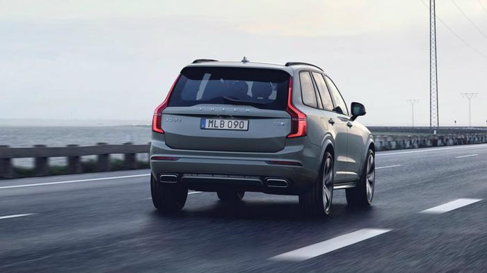 Η Volvo ανακοινώνει πως μέσα στους επόμενους μήνες θα λανσάρει μια σειρά από ήπια υβριδικές επιλογές τόσο σε βενζίνη όσο και σε diesel για τα XC90 και XC60.