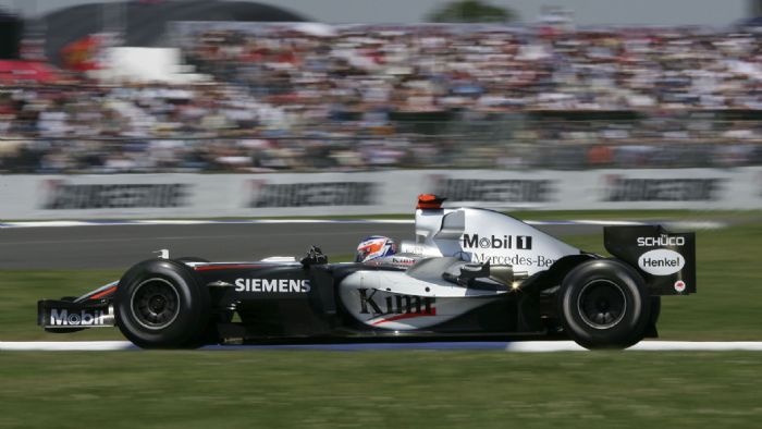Ο 38χρονος πρώην παγκόσμιος πρωταθλητής λέγεται πως έχει κάνει μια πρώτη επαφή με την McLaren.