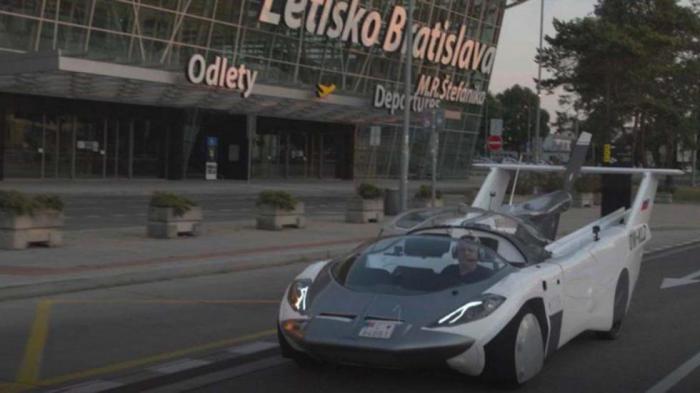Το AirCar Prototype 1 τροφοδοτείται από έναν κινητήρα BMW 160 ίππων και μετασχηματίζεται από αεροσκάφος σε οδικό όχημα σε λιγότερο από τρία λεπτά. Το AirCar Prototype 1 τροφοδοτείται από έναν κινητήρα BMW 160 ίππων και μετασχηματίζεται από αεροσκάφος σε οδικό όχημα σε λιγότερο από τρία λεπτά.