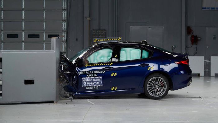 Tα αποτελέσματα του IIHS ήρθαν στο φως της δημοσιότητας και επιβράβευσαν την Alfa Romeo Giulia με το βραβείο Top Safety Pick+.