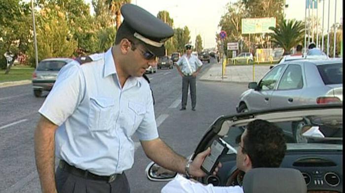 Περισσότεροι από 260 οδηγοί εντοπίστηκαν στην Αθήνα κατά το διήμερο Παρασκευή και Σάββατο 1-2/6/2018, να οδηγούν έχοντας καταναλώσει μεγάλη ποσότητα αλκοόλ.  