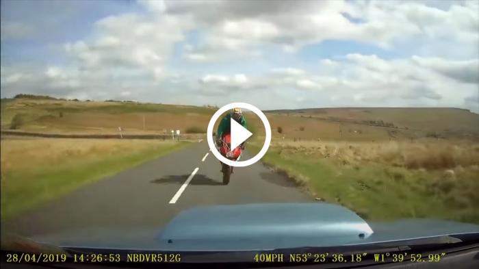 Αμπαλος με Subaru θερίζει μηχανόβιο [video]