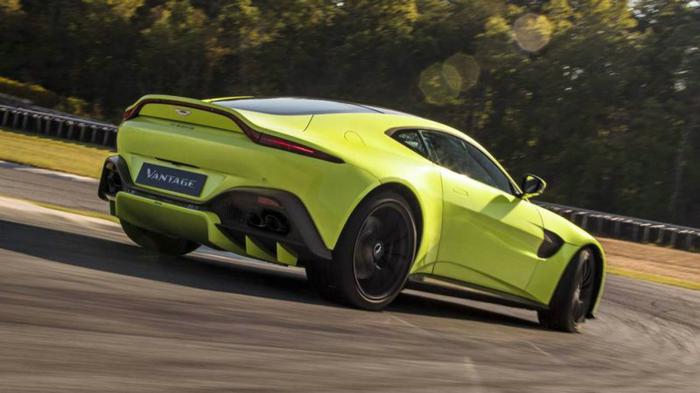  Aston Martin Vantage.