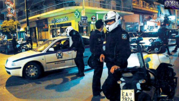 Οι συλληφθέντες, σε βάρος των οποίων σχηματίστηκε δικογραφία, οδηγήθηκαν στον Εισαγγελέα Πρωτοδικών Αθηνών.