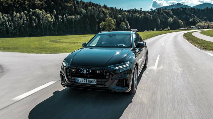  Audi Q8   .