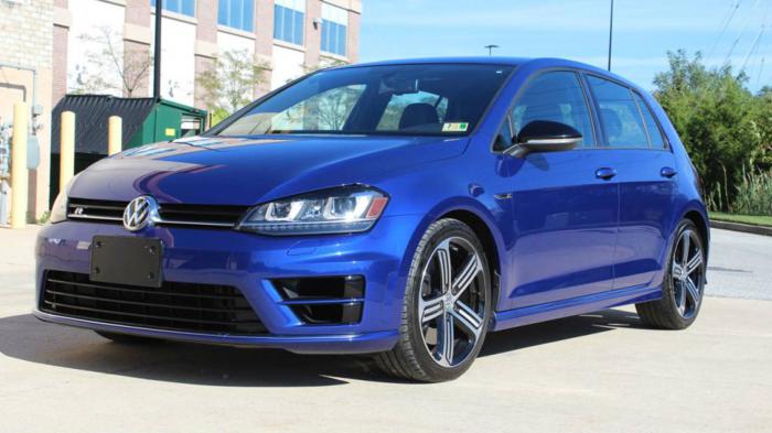 Ο ιδιοκτήτης αναφέρει πως το Golf R λειτουργεί σαν καινούριο.