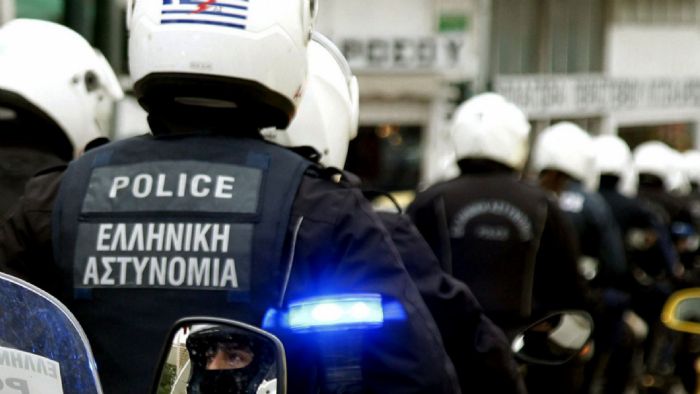 Οι συλληφθέντες, οδηγήθηκαν στον κ. Εισαγγελέα Πλημμελειοδικών Αθηνών.