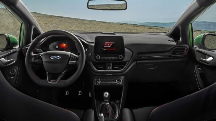 Στο εσωτερικό το Ford Fiesta του 2022 διαθέτει μία οθόνη 12,3 ιντσών στη θέση του πίνακα οργάνων