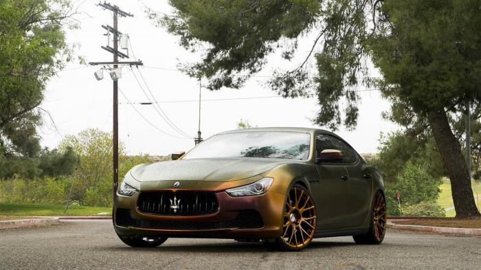 H Maserati Ghibli «ντύθηκε» χαμαιλέοντας και σίγουρα ξεχωρίζει από όλες τις υπόλοιπες που κυκλοφορούν στο δρόμο μαζί της.