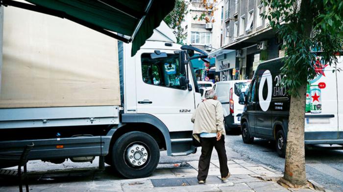 Μέχρι πρότινος, το ισχύον ωράριο φορτοεκφόρτωσης εμπορευμάτων προέβλεπε απαγόρευση τροφοδοσίας από τις 07.00 π.μ. έως τις 10.30 π.μ. για φορτηγά οχήματα ωφέλιμου φορτίου άνω του 1,5 τόνου, εντός δακτυλίου. Μέχρι πρότινος, το ισχύον ωράριο φορτοεκφόρτωσης εμπορευμάτων προέβλεπε απαγόρευση τροφοδοσίας από τις 07.00 π.μ. έως τις 10.30 π.μ. για φορτηγά οχήματα ωφέλιμου φορτίου άνω του 1,5 τόνου, εντός δακτυλίου.