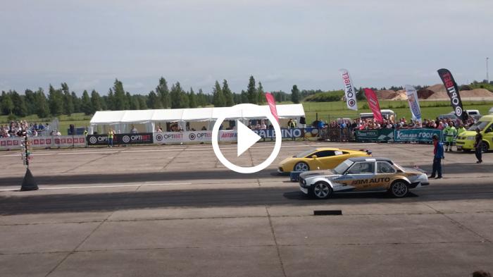 Γριά Ascona εκτελεί Lamborghini στα 400 μέτρα [video]