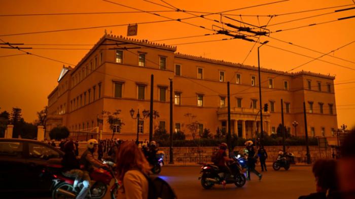 Η αφρικανική σκόνη «καταστρέφει» τζάμια, υαλοκαθαριστήρες, τσιμούχες Η αφρικανική σκόνη «καταστρέφει» τζάμια, υαλοκαθαριστήρες, τσιμούχες
