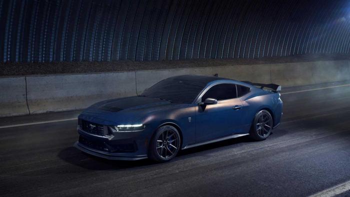    Ford Mustang Dark Horse
