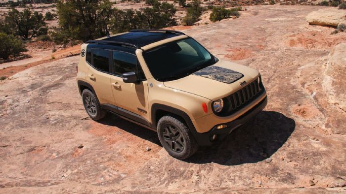 Το Jeep Renegade Deserthawk αντλεί έμπνευση από την έρημο, αλλά δεν σταματά μόνο στην εμφάνιση, καθώς εφοδιάζεται με ό,τι πιο σύγχρονο διαθέτει η αμερικάνικη εταιρεία, ενώ υπόσχεται πως δεν έχει αντίπ