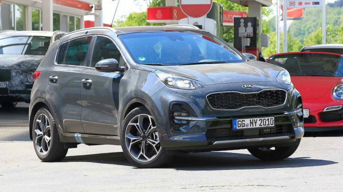 Η Kia δε θέλησε να καμουφλάρει το ανανεωμένο Sportage, ενώ το τροφοδοτούσε με καύσιμο στο Nürburgring και οι κατασκοπευτικοί φωτογράφοι ήταν εκεί.