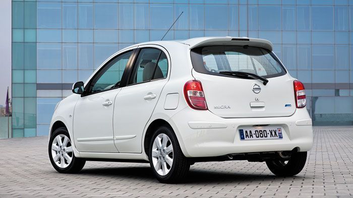 Απλό αλλά δυναμικό το πίσω
μέρος του Nissan Micra. Απλό αλλά δυναμικό το πίσω
μέρος του Nissan Micra.