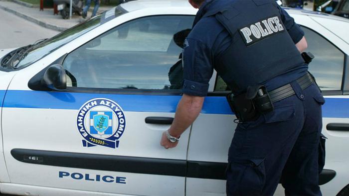 Στη σύλληψη ενός 36χρονου άνδρα ο οποίος έκλεβε σταθμευμένα αυτοκίνητα στην περιοχή του Ζωγράφου αλλά και εντός της Πολυτεχνειούπολης, προχώρησαν οι αστυνομικές αρχές.