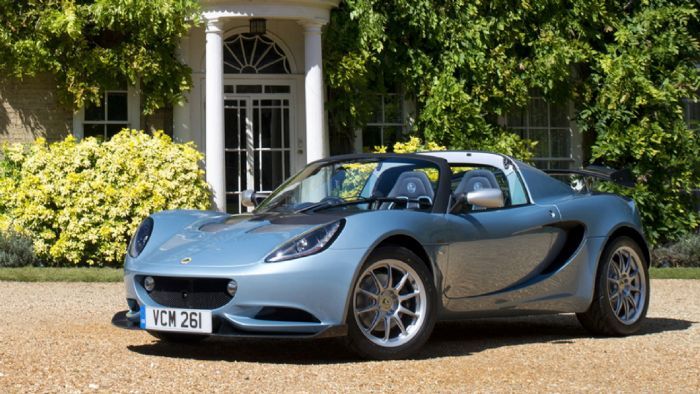 Η επετειακή Lotus Elise 250 Special Edition, ζυγίζει μόλις 899 κιλά, προσφέροντας 273 ίππους στον τόνο και καταιγιστικές επιδόσεις. Γνωρίστε την πιο γρήγορη Elise που κυκλοφόρησε ποτέ στους δρόμους.