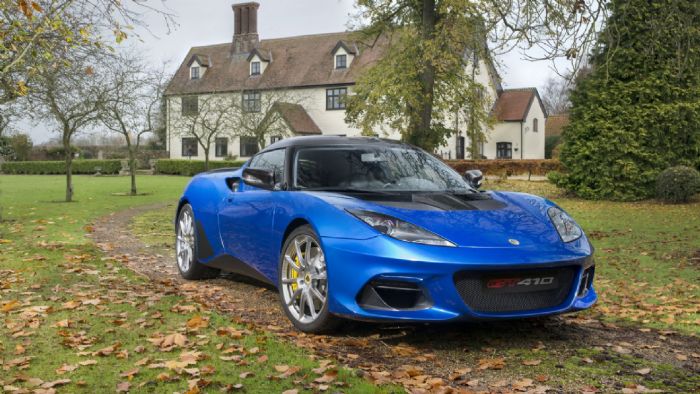 H Lotus έφτιαξε μια νέα έκδοση της Evora, την GT410 Sport, ώστε να κλείσει το κενό με την κορυφαία Evora GT430 που είναι ουσιαστικά ένα supercar.