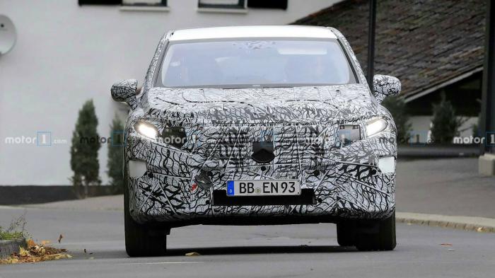   Mercedes EQS SUV      