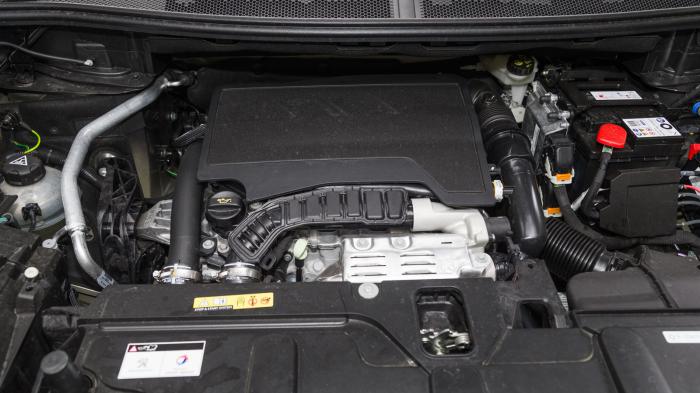 Στο Peugeot 3008 ο τρικύλινδρος PureTech κινητήρας 1,2 λίτρου και απόδοσης 130 ίππων καταναλώνει 7,5 λίτρα/100 χλμ