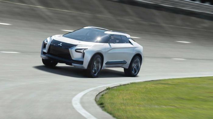 Mitsubishi:    SUV e-Evolution 