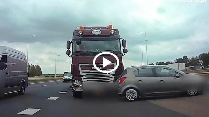 Οδηγός νταλίκας κάνει επίδειξη μαγκιάς σε Corsa [video]