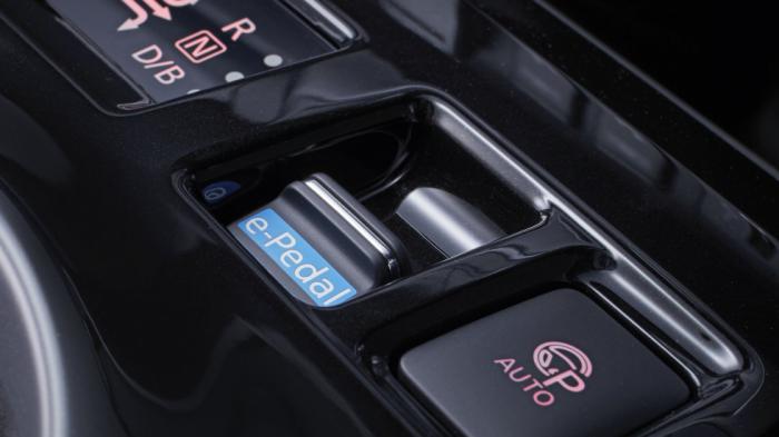 Το e-pedal της εικόνας που ανήκει στο Nissan Leaf, ενεργοποιεί την πιο δυνατή ανάκτηση ενέργειας, η οποία προσφέρει παράλληλα έντονη επιβράδυνση ώστε να είναι δυνατή η οδήγηση με ένα πεντάλ. Το e-pedal της εικόνας που ανήκει στο Nissan Leaf, ενεργοποιεί την πιο δυνατή ανάκτηση ενέργειας, η οποία προσφέρει παράλληλα έντονη επιβράδυνση ώστε να είναι δυνατή η οδήγηση με ένα πεντάλ.