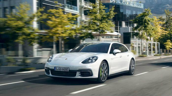 Νέα έκδοση της Panamera παρουσίασε η Porsche.