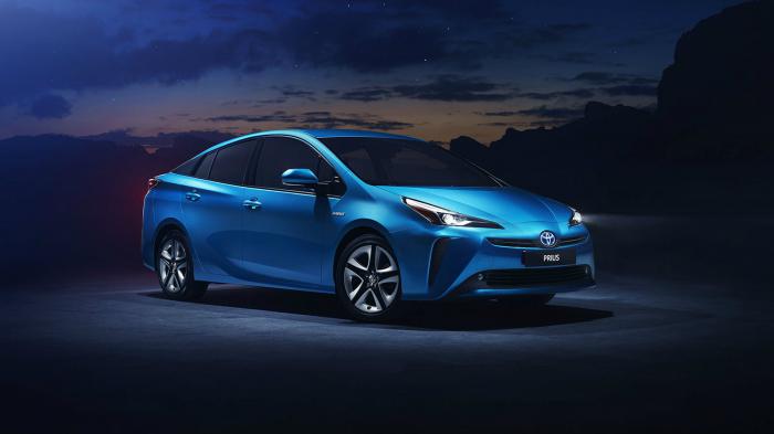           ,       Toyota      Hybrid AWD-i.