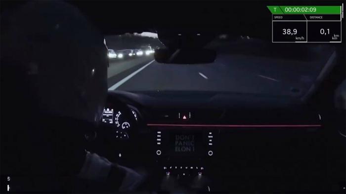 Η Skoda πρόλαβε την Tesla και έστειλε πρώτη στον ¶ρη μια Superb, πριν προλάβει να φτάσει το Tesla Roadster. 