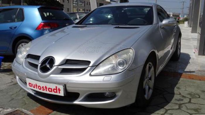 Η άψογη αυτή SLK αποτελεί μία εξαιρετική επιλογή για όποιον ενδιαφέρεται για ένα roadster με κύρος αλλά και χαμηλά πάγια έξοδα.