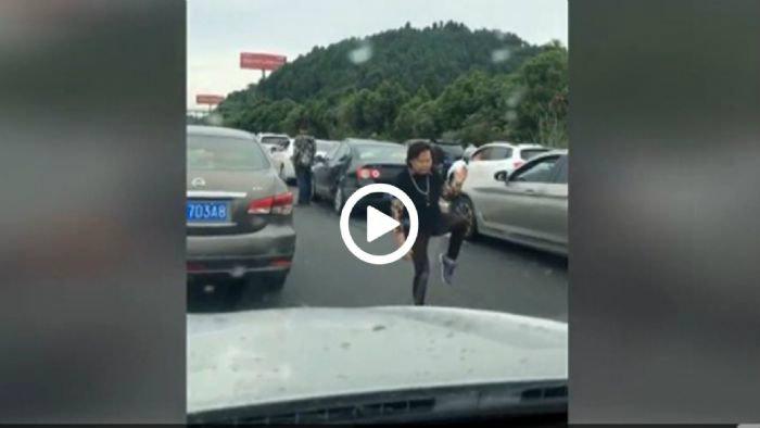 Tai Chi περιμένοντας στο μποτιλιάρισμα [video]
