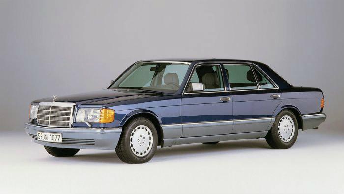 Με την 2ης γενιάς Mercedes S-Class πρωτοείδαμε στάνταρ αερόσακο για τον οδηγό και προεντατήρες ζωνών ασφαλείας. Με την 2ης γενιάς Mercedes S-Class πρωτοείδαμε στάνταρ αερόσακο για τον οδηγό και προεντατήρες ζωνών ασφαλείας.