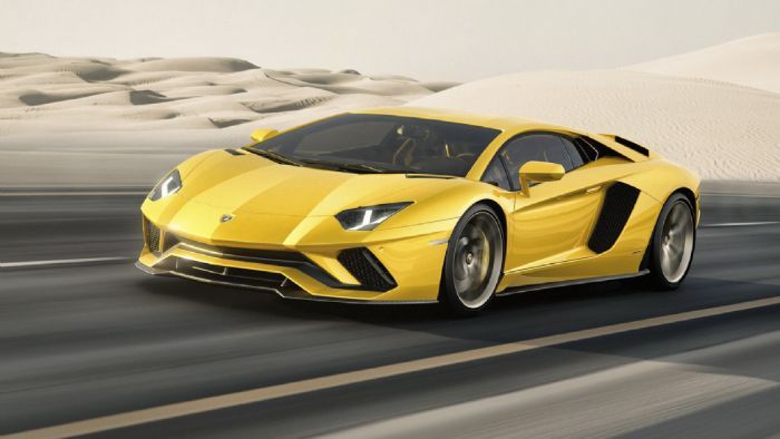 Αυτή είναι η νέα Lamborghini Aventador S η οποία αποδίδει 740 ίππους και είναι το πρώτο αυτοκίνητο της μάρκας με τετραδιεύθυνση.